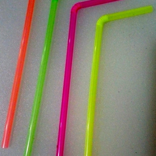 Трубочка пластикова в індивідуальному пакеті із вигином різних кольорів L 21 см ( 50 шт)